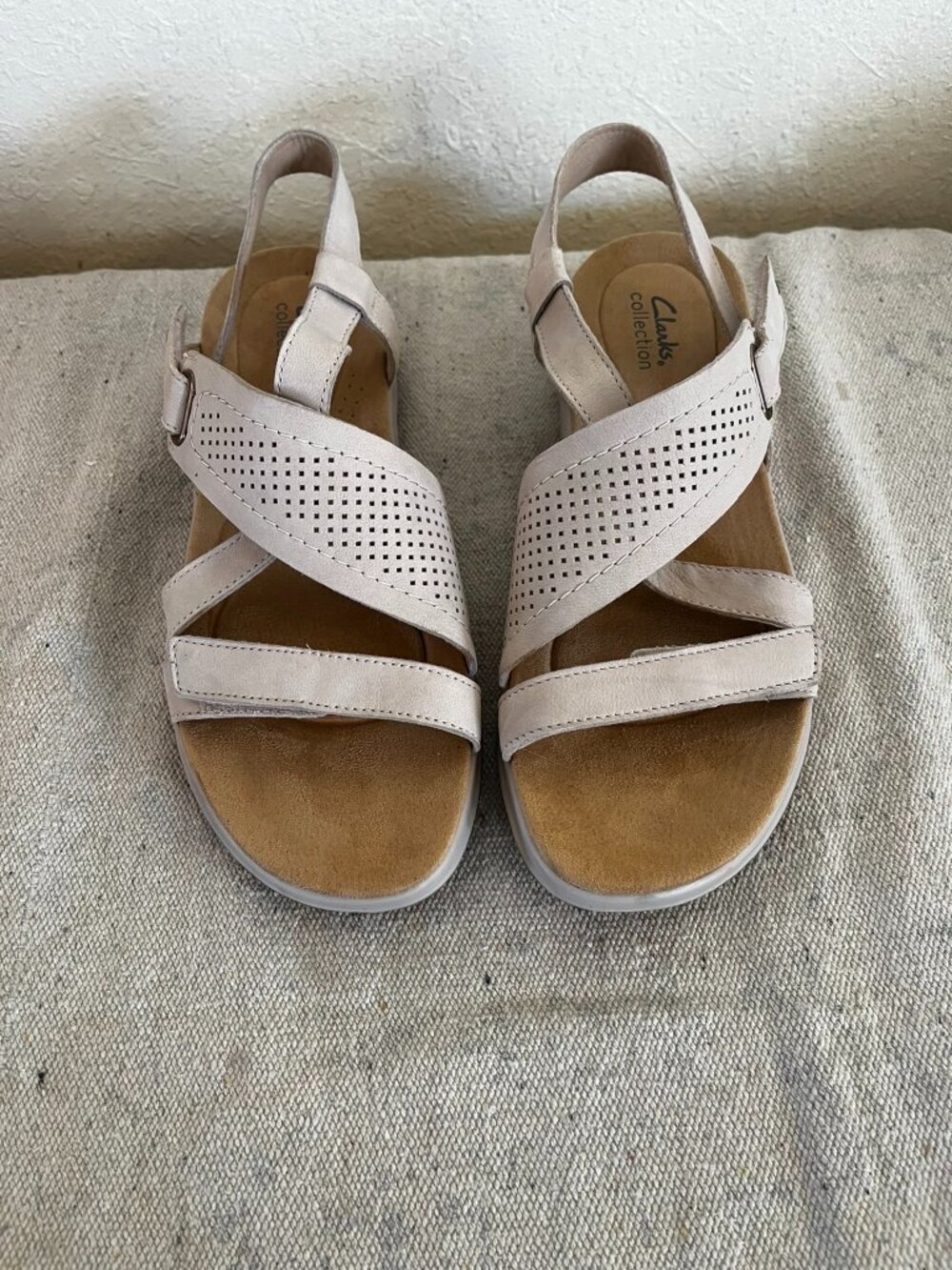 Clarks Woman's Maelynn Brooks Color Sand Leather Summer Sandals Sz 10